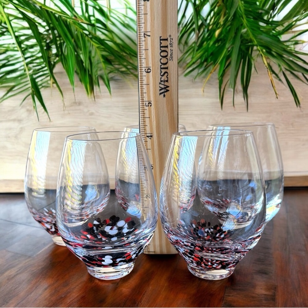 Set of 5 Stemless Glasses with Confetti Dot Base – Multicolor Bottom | Modern - Picture 6 of 7